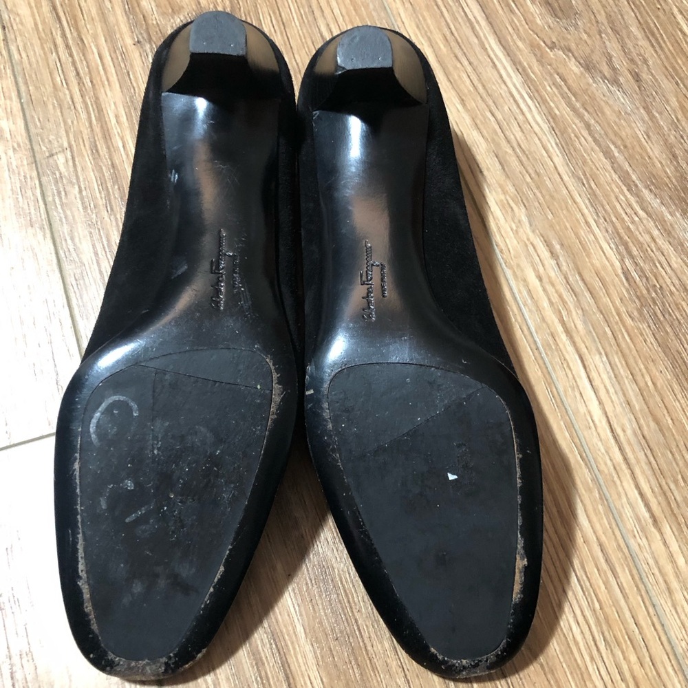 Salvatore Ferragamo Black Suede Round Toe Kitty Heels Shoes Size 9.5 - Picture 9 of 10
